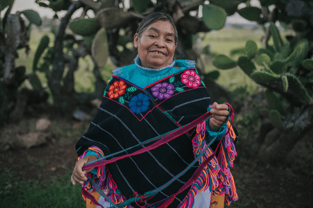 Bordados y pulseras artesanales